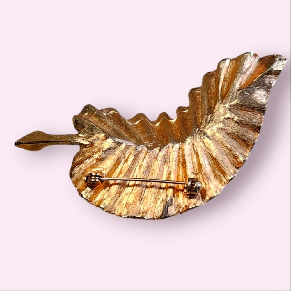 Vintage Jade and Gold Leaf Brooch - Picture 3 of 4
